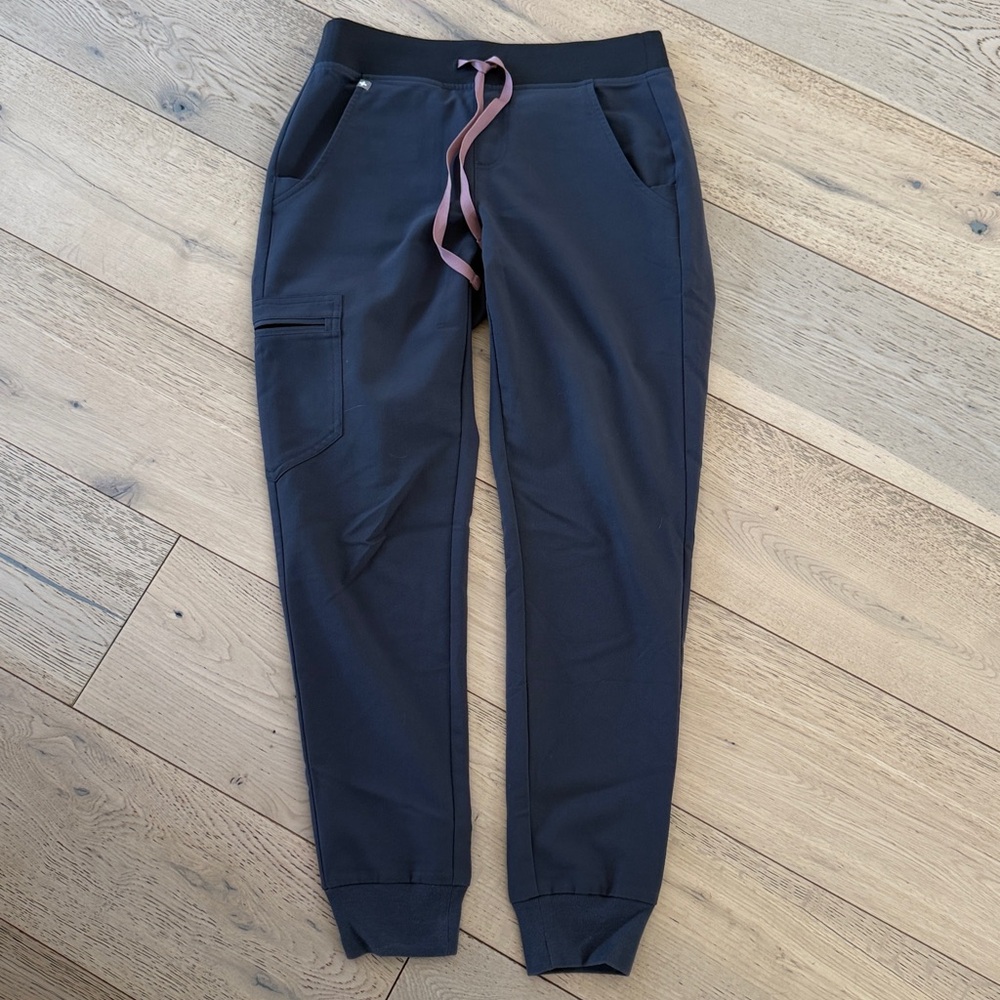 Figs Technical Collection XS Scrub Pants in Charcoal
